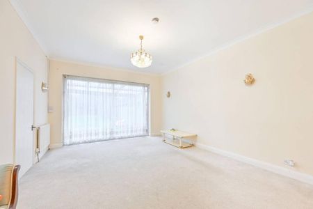 5 bedroom detached house to rent - Photo 2