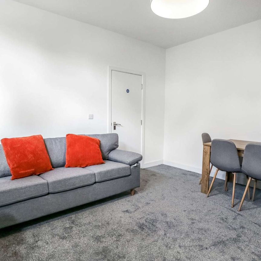 Beautifully Presented 6 bedroomed property - Photo 1