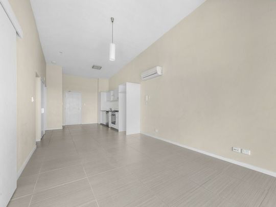 Top Floor Apartment with Great views & Pool - Photo 1