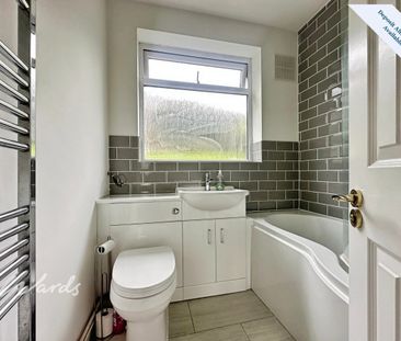 2 bedroom maisonette to rent - Photo 4