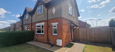 3 bedroom semi-detached house to rent - Photo 3