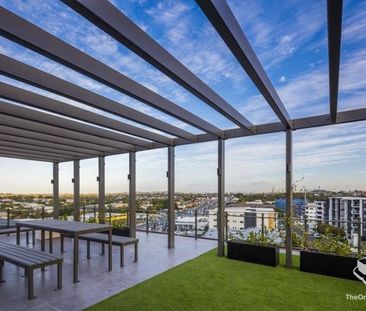 Spectacular panoramic & CBD views - Photo 1