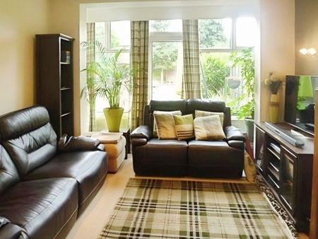 3 bedroom House To Let - Photo 2