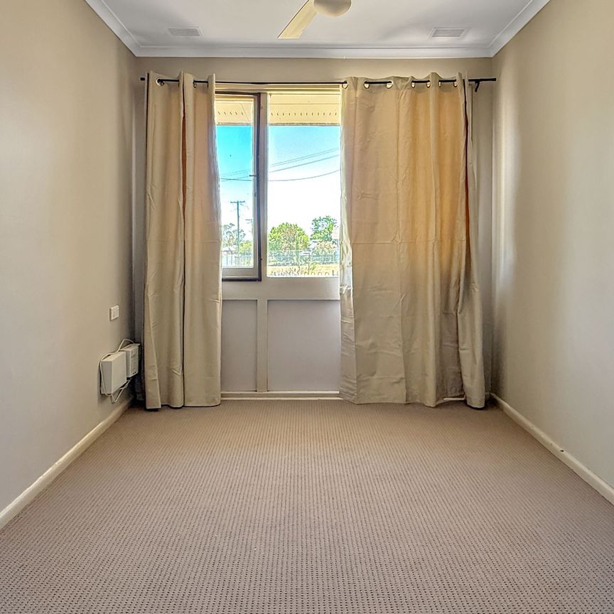 Three-Bedroom Home Close to Schools and Local Shops - Photo 1