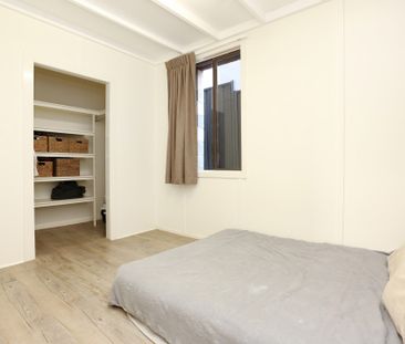 CENTRAL COOLANGATTA TWO BEDROOM UNIT - Photo 2