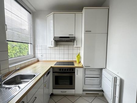 Helle und geräumige 3-Zimmer-Wohnung In zentraler Lage von Düsseldorf Oberkassel und nahe gelegen zum Rhein - Foto 4