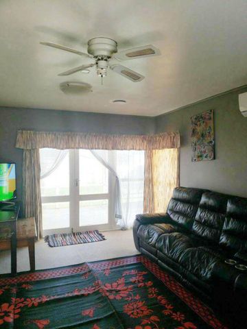 Large fully fenced family home - Photo 3