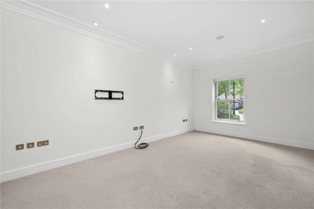 A four bedroom semi detached town house - Photo 3