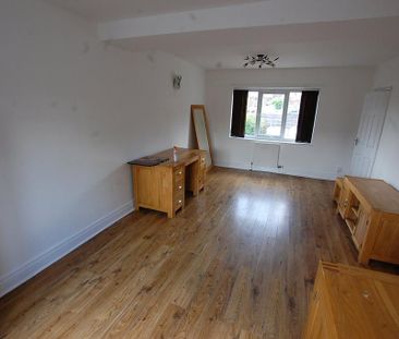 4 bedroom semi-detached house to rent - Photo 2