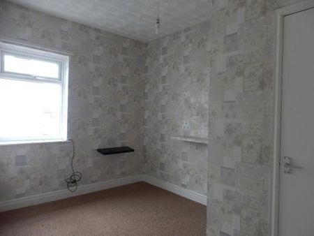 3 bedroom end of terrace house to rent - Photo 3