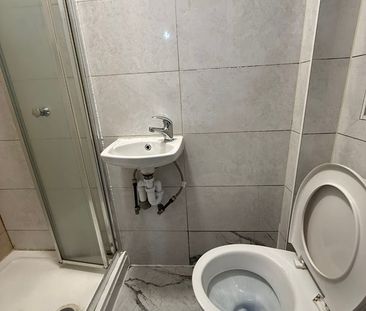 Studio Flat, High Road, IG1 - Photo 5