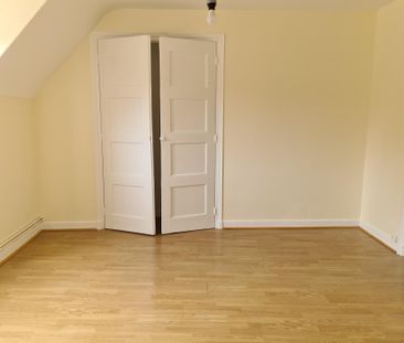 Location Appartement 3 pièces 116m² LE CREUSOT 71200 - Photo 2