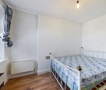 2 bedroom private hall to rent - Photo 5