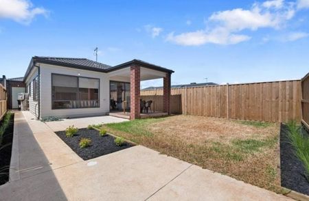 Modern 3 Bedroom Home !! - Photo 2