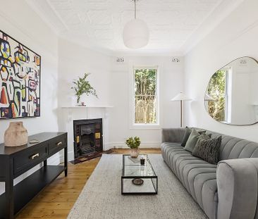 Two-bedroom semi in prime village location - Photo 3