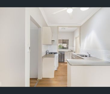 TIDY 3 BEDROOM HOME ON LARGE BLOCK - Photo 5