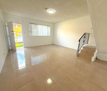 RENOVATED TOWNHOUSE - Photo 4