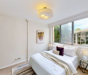 Sunny 1-Bedroom Apartment with New Carpet in Prime Waterloo Location - Photo 4