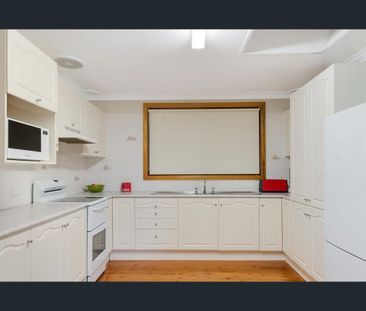 Stunning Family Home - Photo 5