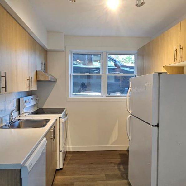 For Lease - 216 Mcarthur Avenue Unit# 01, Vanier and Kingsview Park, Ontario - Photo 1