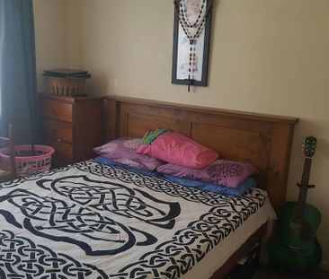 3 Bedroom fully fenced with security gate,archgola - Photo 5