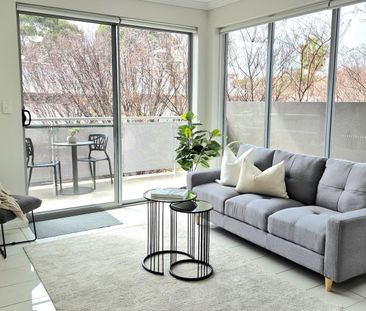 Open the door to effortless style - Photo 4