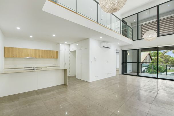 TWO WEEKS RENT FREE! Perfectly Positioned Prestige Apartment - Photo 1