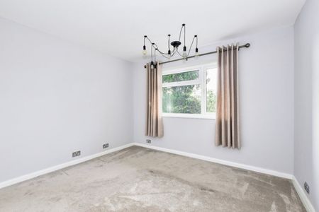 Totteridge Road, High Wycombe, Buckinghamshire,HP13 - Photo 3