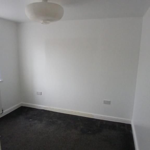 3 bedroom end of terrace house to rent - Photo 1