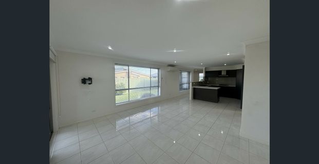 Spacious Modern Family Home in Quiet Cul-de-Sac - Photo 1