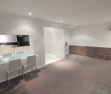 Conveniently located close to schools, shops and transport. - Photo 2