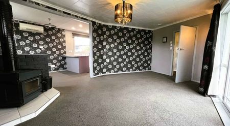 Modern Family Home - Photo 4