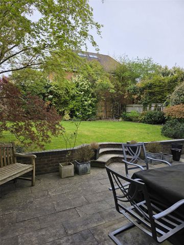 Sandridge Close, Hadley Wood - Photo 2