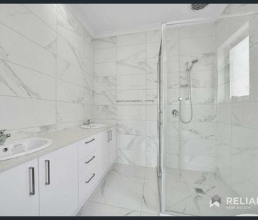 Modern 4-Bedroom Family Home in Tarneit - Photo 6