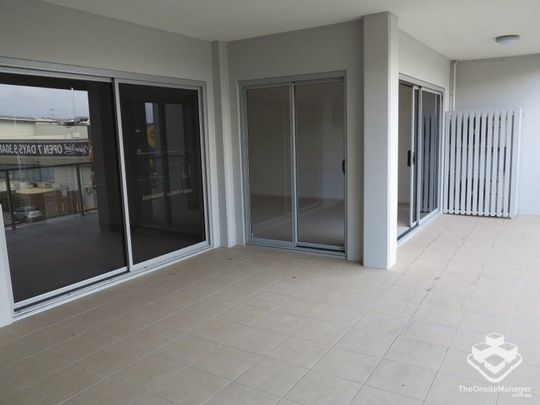 Spacious one bedroom apartment close to all convenience! - Photo 1