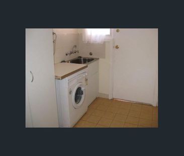 An independent house in an excellent location - Close to all the am... - Photo 3