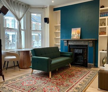 2 Bed Flat, College Place, NW1 - Photo 2