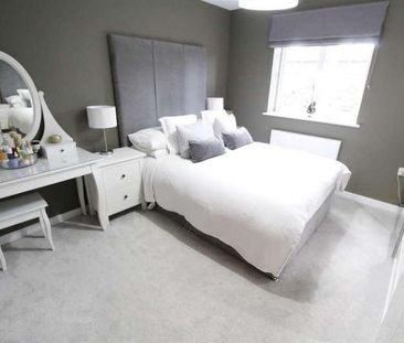 High Road, Byfleet, KT14 - Photo 3