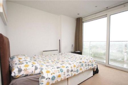 3 bedroom flat to rent - Photo 4