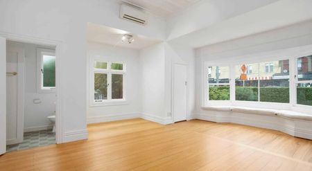 Beautifully Updated Villa in Herne Bay - Photo 4
