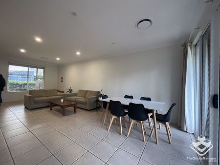 Fully Air-coned 4 Bedroom Townhouse, Ideal for Families or Professionals-Orange Grove Rd, Salisbury - Photo 2