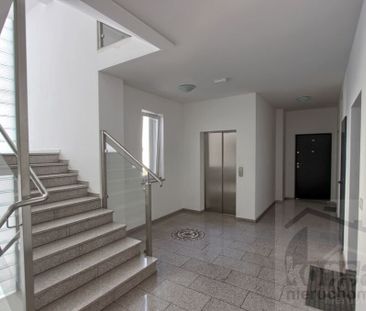 Atrakcyjna kawalerka na wynajem - Photo 2