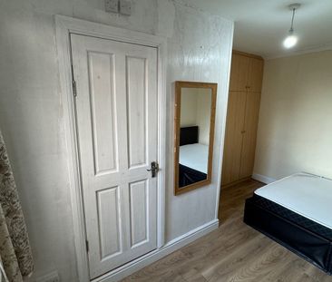 Room in a Shared Flat, Walworth Road, SE17 - Photo 1