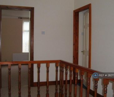 2 bedroom semi-detached house to rent - Photo 5