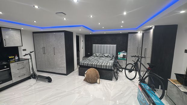 The Crossways, Greater London, TW5 - Photo 1