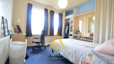 4 bedroom terraced house to rent - Photo 3