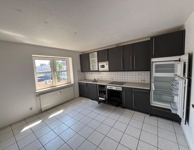 Große 3 Zimmerwohnung im 2.Obergeschoß in zentraler Lage von Wilhelmshaven - Photo 1