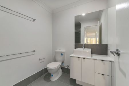 Modern & Low-Maintenance 2-Bedroom Duplex in Stoneleigh Reserve - Photo 3