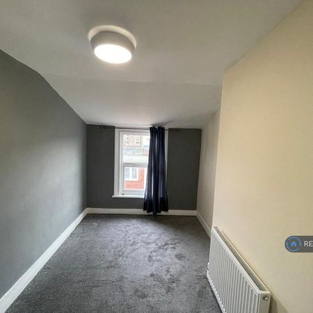 4 bedroom terraced house to rent - Photo 3