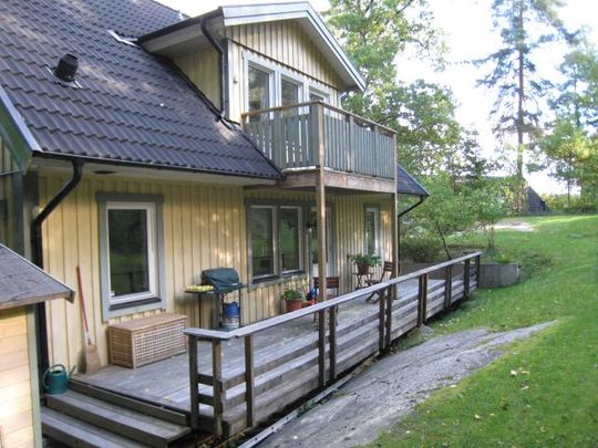 NYRENOVERAD VILLA VID EDSVIKEN - Photo 1